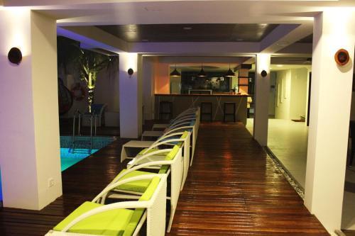 Hostal Beachwood Hotel And Spa At Maafushi