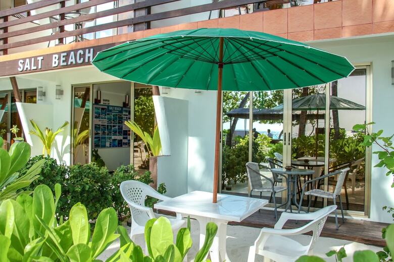 Hostal Salt Beach Hotel