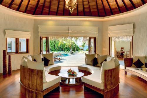 Hotel Hideaway Beach Resort & Spa
