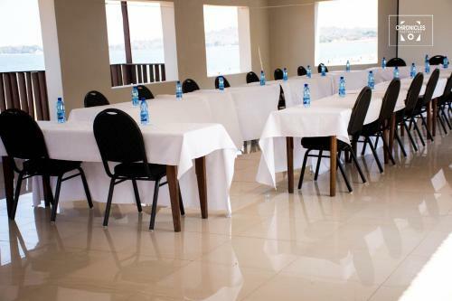 Hotel Mkunkhula Baobab Lodge