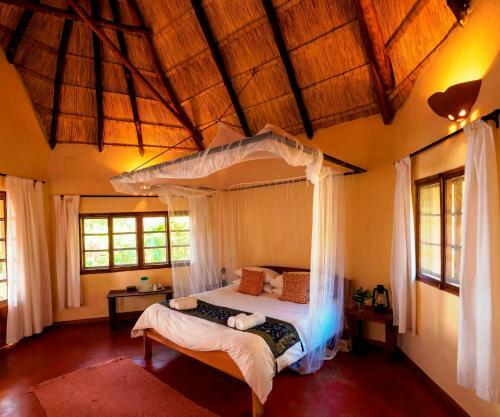 Hotel Makuzi Beach Lodge