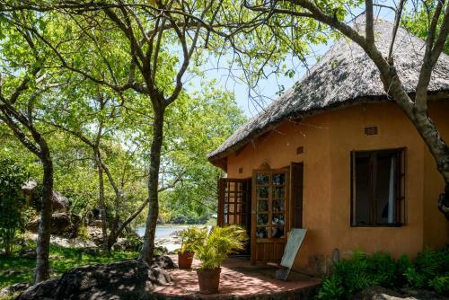 Hotel Makuzi Beach Lodge