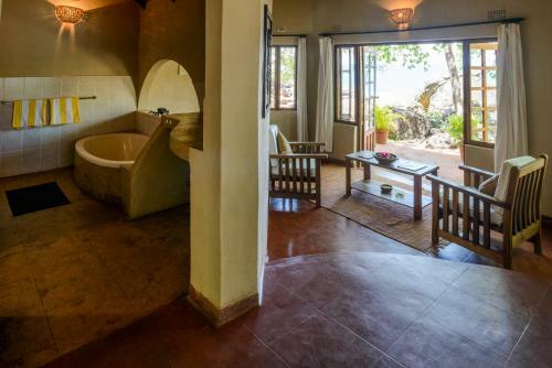 Hotel Makuzi Beach Lodge