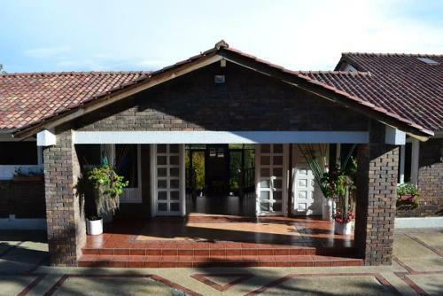 Hostal Miravalle Suites