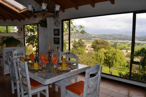 Hostal Miravalle Suites