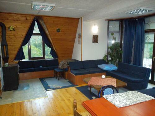 Hostal Vila Damaja-pelister