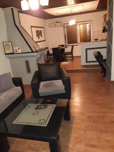 Apartmen Nikola (orange)