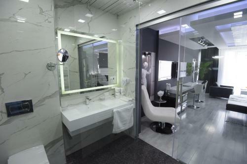 Hotel Mirror