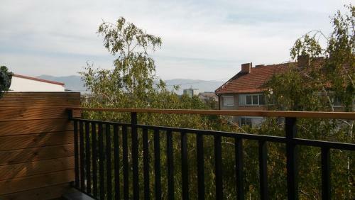 Rooftop Apartment Near Town Centre - Brand New
