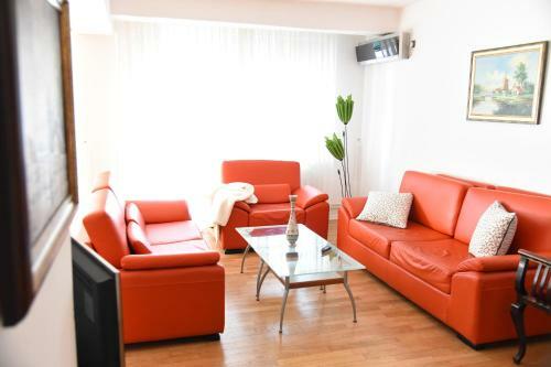 Quiet, Bright And Cozy Apartment Near The Center