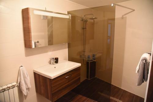 Quiet, Bright And Cozy Apartment Near The Center