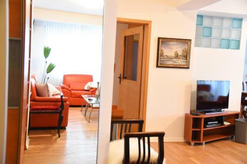 Quiet, Bright And Cozy Apartment Near The Center