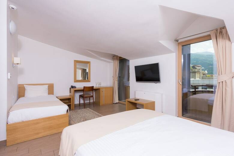 Hotel Lirak