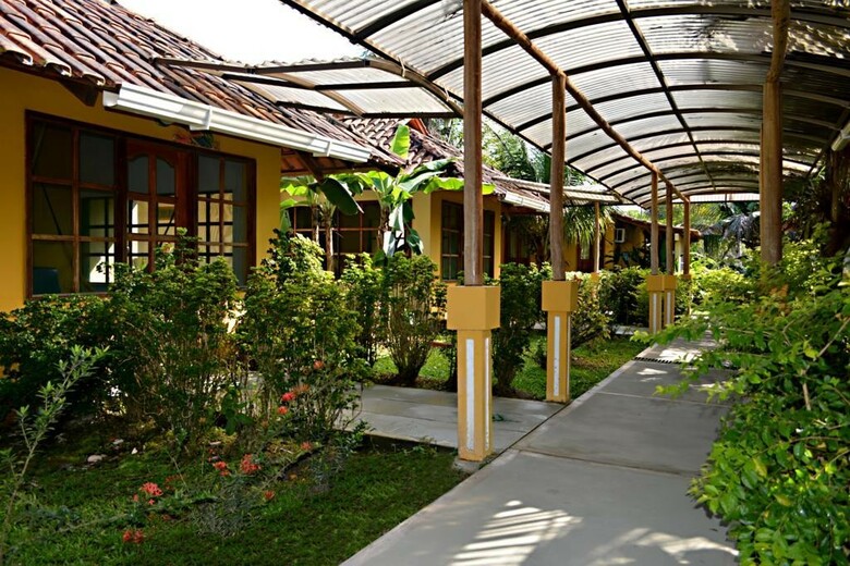 Hotel Caba�as Yakuruna