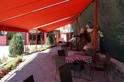 Hostel Restoran Slon