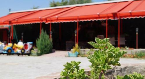 Hostel Restoran Slon