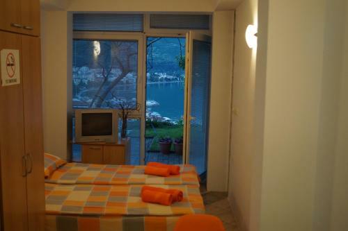Snegar Apartments