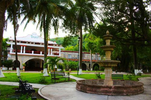 Hotel Spa Taninul