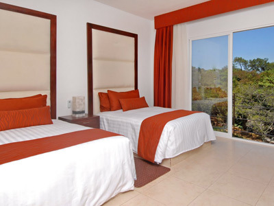Villa Azalea Inn & Organic Farm