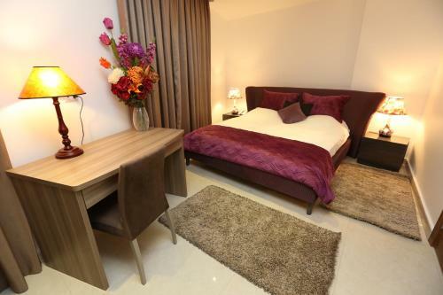 Delora Hotel And Suites