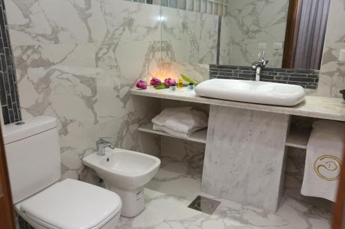 Delora Hotel And Suites