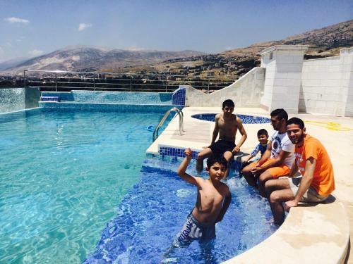 Delora Hotel And Suites