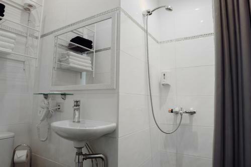 Hostal Vallery Guest House