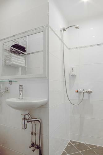 Hostal Vallery Guest House