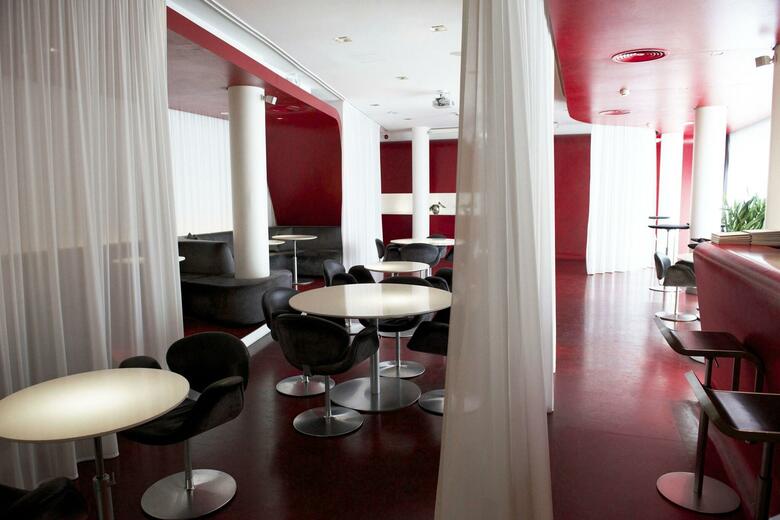 Hotel Q!