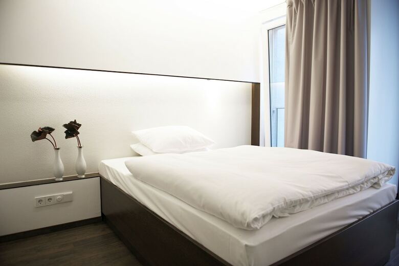 Hotel Q!