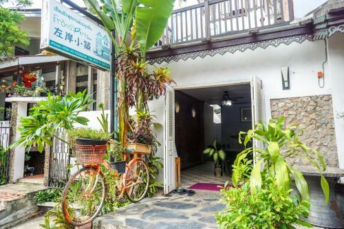 Hostal Frangipani Guesthouse