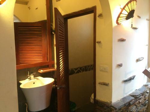 Hostal Chaluenxay Villa