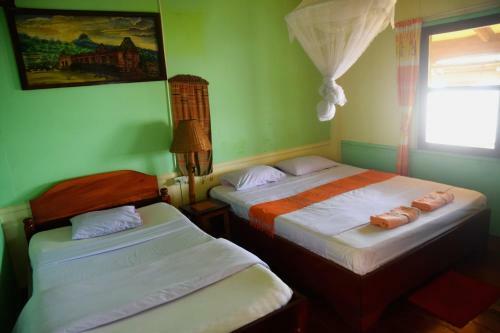 Hostal Anouxa Riverview Guesthouse