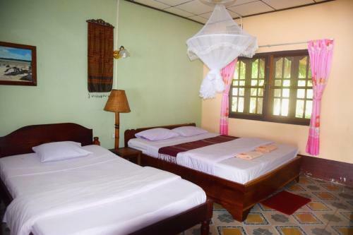 Hostal Anouxa Riverview Guesthouse