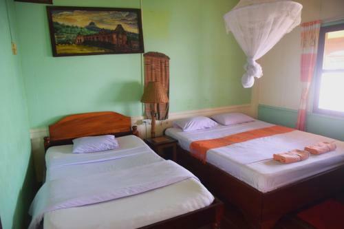 Hostal Anouxa Riverview Guesthouse