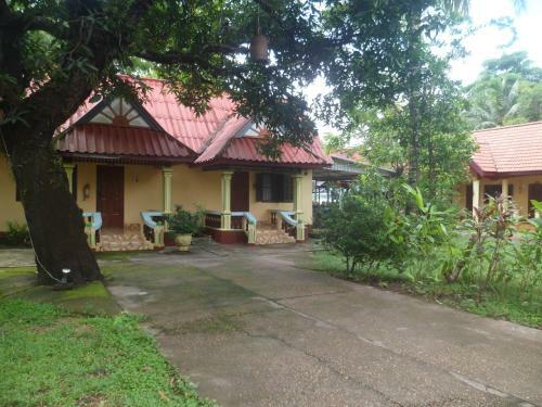 Hostal Anouxa Riverview Guesthouse