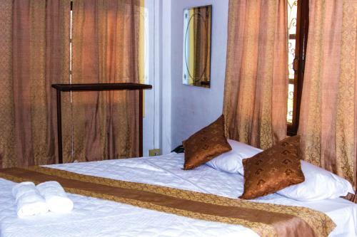 Albergue Croissant D'or Guestroom By Avalon B&B