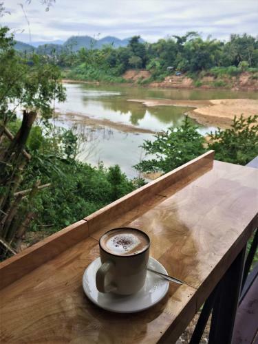 Chill Riverside Hostel & Cafe