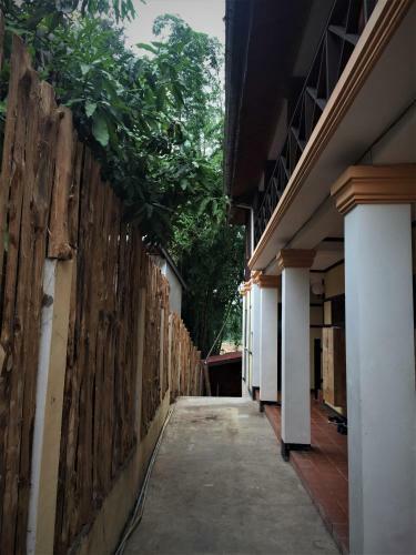 Chill Riverside Hostel & Cafe
