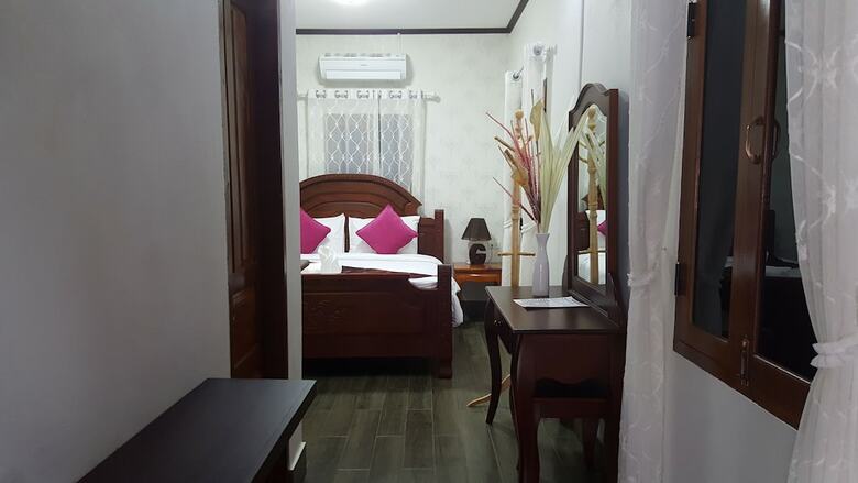 Hotel Ananta Villa