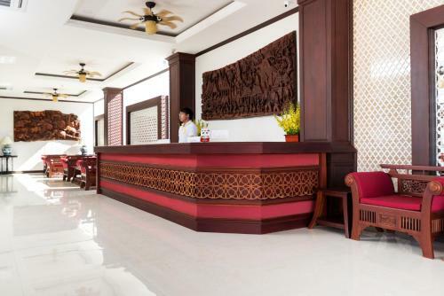 Manorom Chateau Hotel