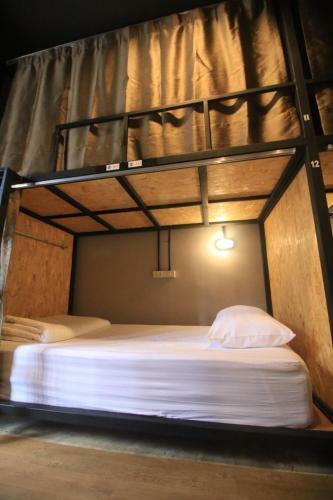 My Box Hostel & Cafe