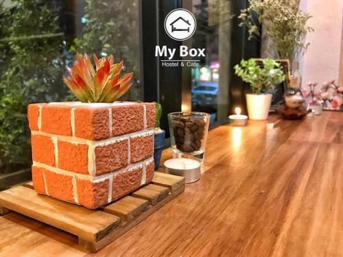 My Box Hostel & Cafe