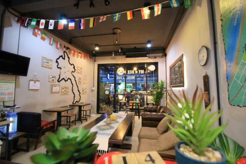 My Box Hostel & Cafe