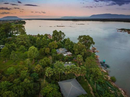 Hotel The River Resort