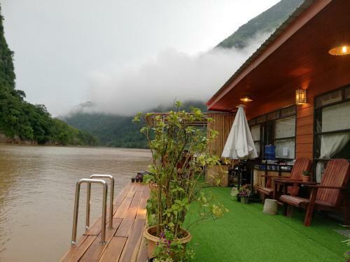 Hotel Ou River House