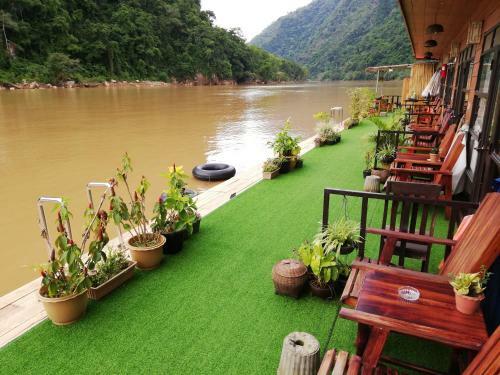 Hotel Ou River House