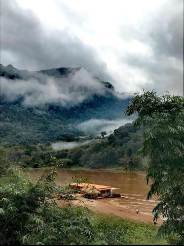 Hotel Ou River House