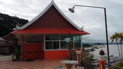 Houayxai Riverside Hotel (phonevichit Guesthouse)