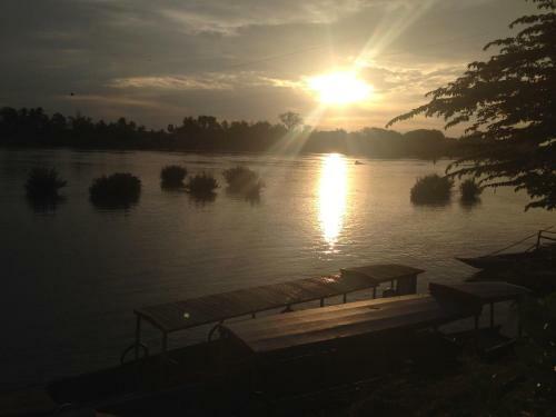 Hostal Mr Phao Riverview Bungalows